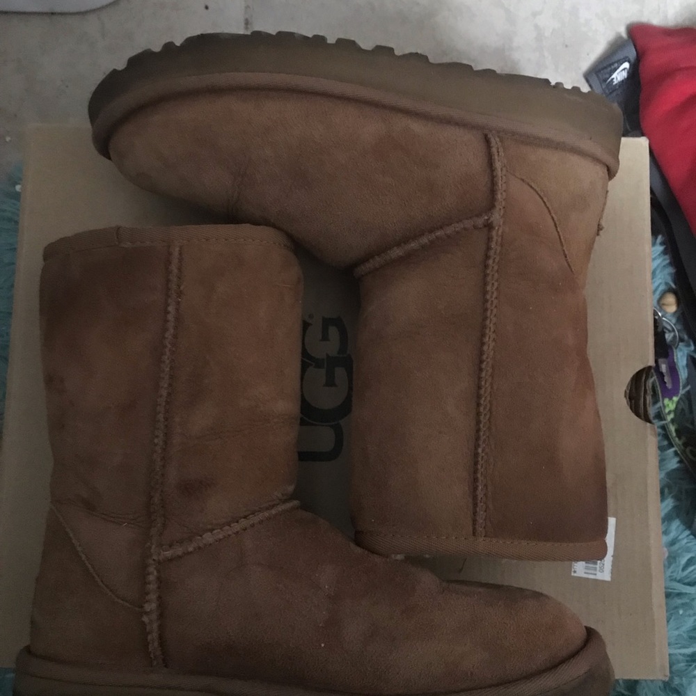Ugg boots size 5 classic short 2